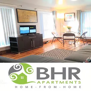 Perfect Location - Parking - 3 Beds - 2 Bedrooms Apartment Belfast