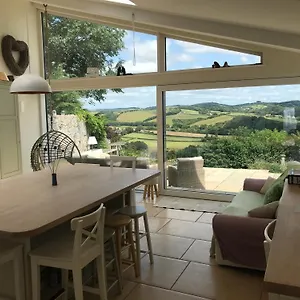 Remote Thatch On Dartmoor With Hot Tub Holiday home Exeter