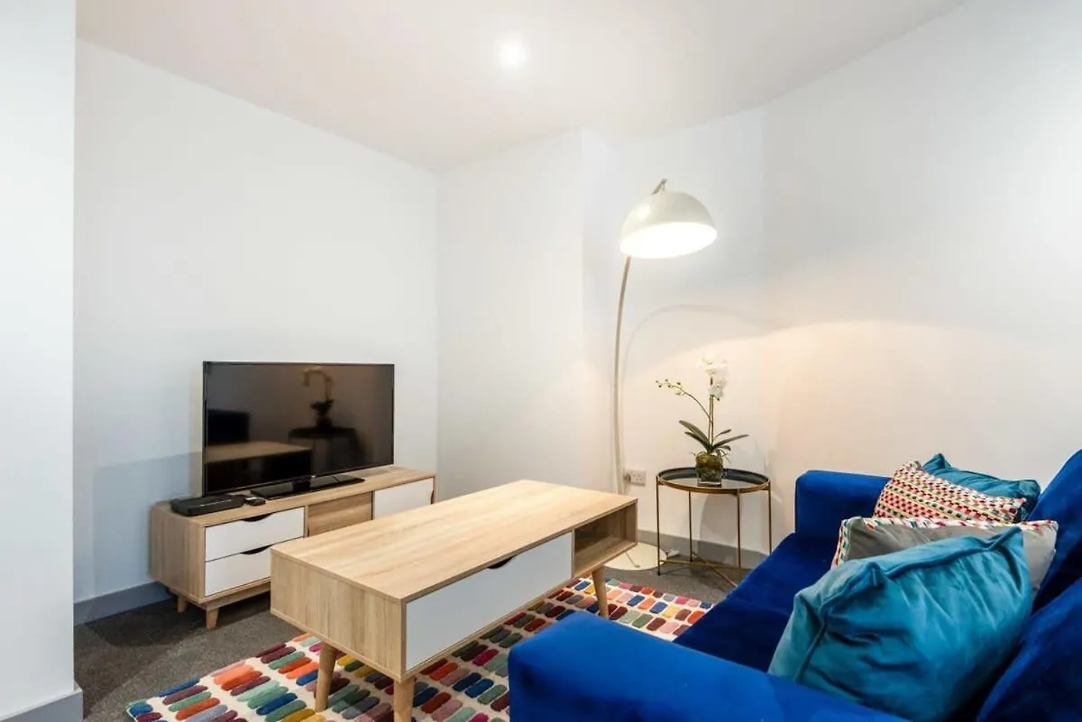 Modern Budget Apartment In Central 唐克斯特
